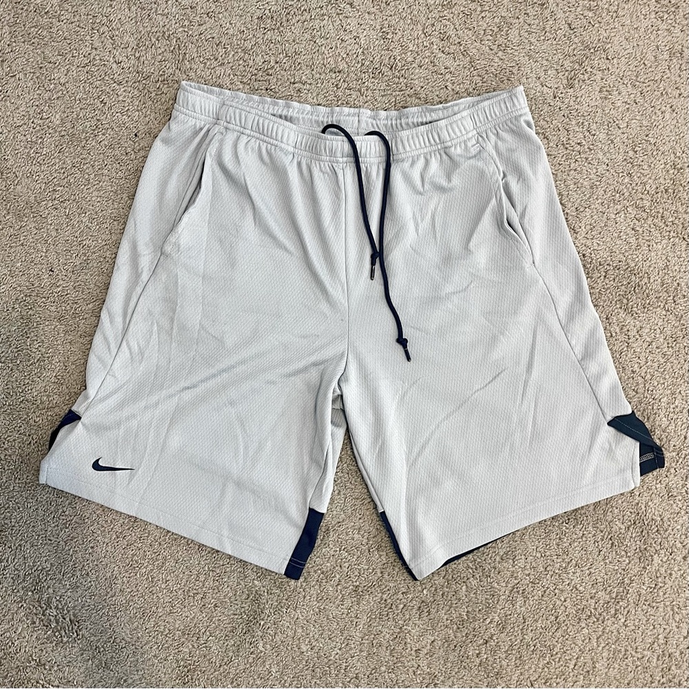 Nike basketball shorts grey navy size L ⚪️🔵